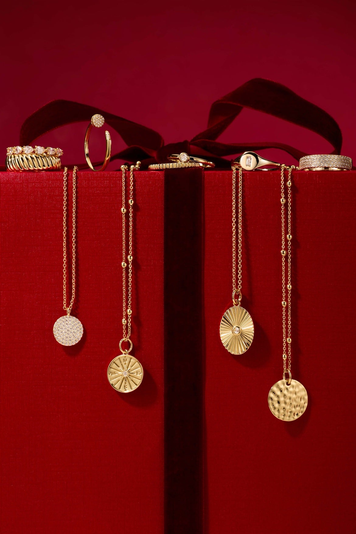 Dainty vs Chunky Jewelry: How to Choose Your Style
