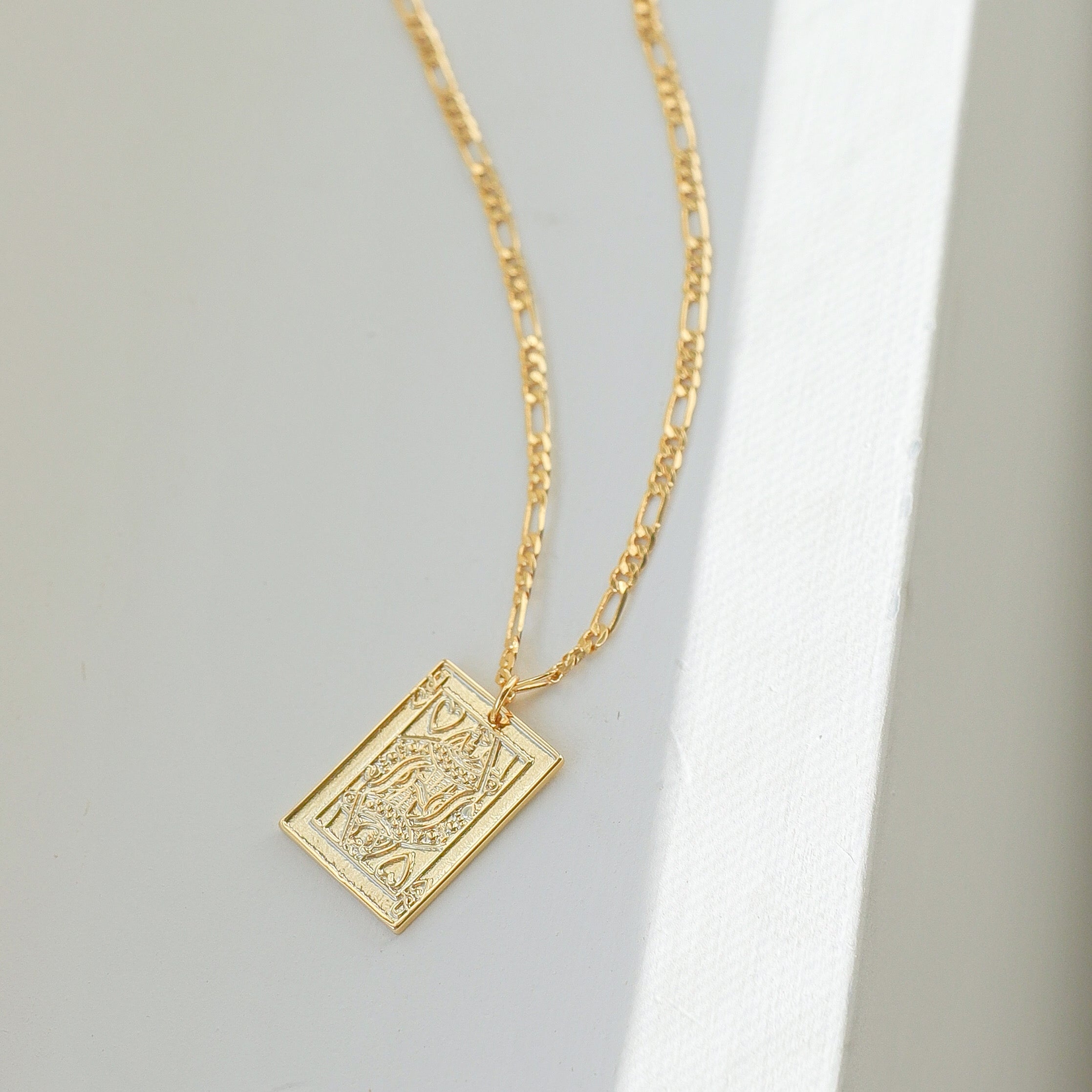 Queen of hearts pendant hotsell