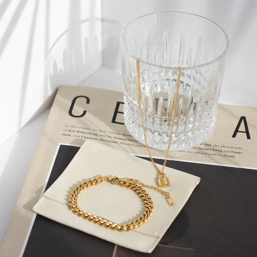 Medium Curb Chain Bracelet (6055920959654)